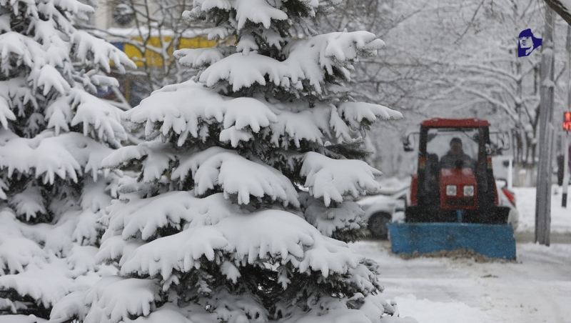 Около 1,2 тыс. тонн песко-соляной смеси использовали коммунальщики в Ставрополе