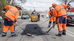 Дорожники приступили к ямочному ремонту в Ставрополе