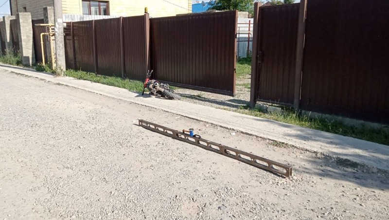 Подросток упал на мотоцикле и получил травму головы в Ставрополе