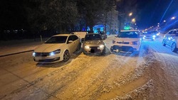 Четыре легковушки врезались в друг друга на улице Доваторцев в Ставрополе