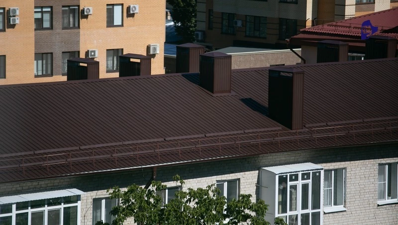 План по ремонту кровель многоэтажек выполнили на Ставрополье на 15%