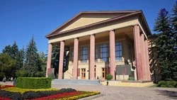 Систему видеонаблюдения с интеллектуальным анализом данных монтируют в театре Ставрополя