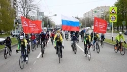 Свыше 1,3 тыс. велосипедистов пронесли Знамя Победы по улицам Ставрополя