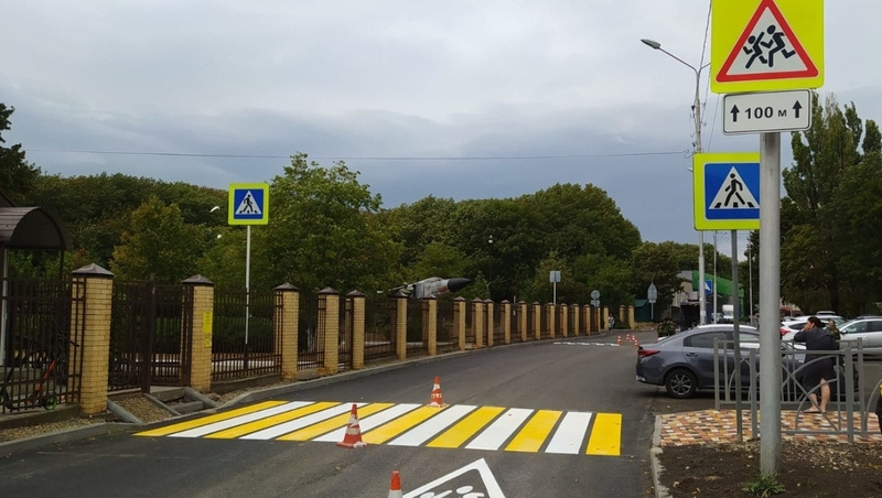 Пешеходные переходы около кадетской школы привели в порядок в Ставрополе