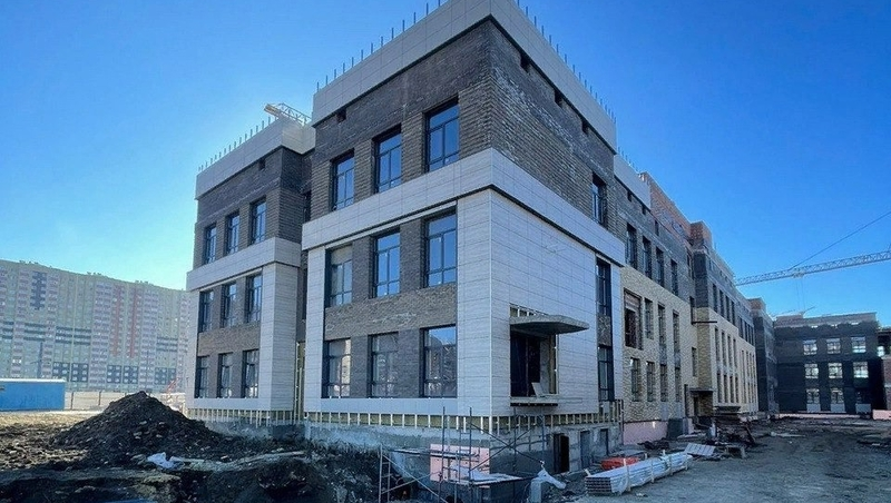 Строители начали отделку помещений в школе на проспекте Российском в Ставрополе