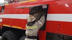 В Ставрополе потушили пожар на площади 800 кв. м