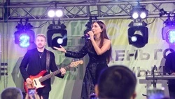 Зара выступила на Дне города в Ставрополе и поучаствовала в отправке посылок для бойцов СВО