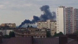 На севере Ставрополя загорелся склад 