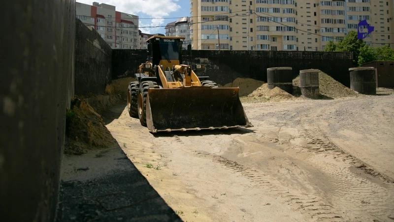 Фундамент будущей школы на 1,5 тыс. мест обустраивают в Ставрополе